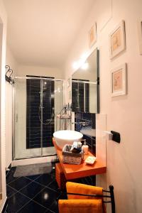 a bathroom with a tub and a sink and a shower at Loft in Antico Mulino in Isola d'Arbia