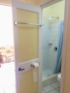 Kylpyhuone majoituspaikassa Harbour Vista Inn