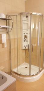 A bathroom at Penzion Montana