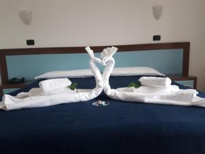 Postel nebo postele na pokoji v ubytování Hotel & Residence La Sibilla Cusiana