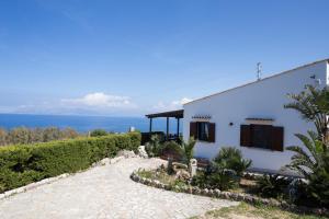 Peisaj natural din apropierea acestei vile