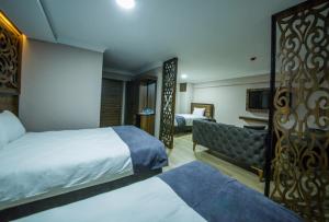 Postel nebo postele na pokoji v ubytování Fidanoglu Suite Hotel