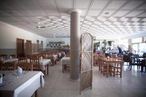 a dining room with tables and chairs in a restaurant at Hotel Martín Esperanza in Portonovo +31 photos
