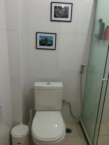 Um banheiro em Flat Club Meridional Carneiros