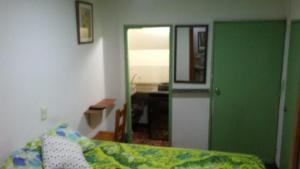 Postel nebo postele na pokoji v ubytování Habita Estudios Laureles
