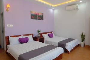 Postel nebo postele na pokoji v ubytování TH Quy Nhơn Hotel