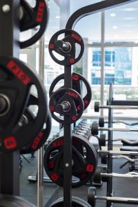 Fitness centrum a/nebo fitness zařízení v ubytování The Sphere Serviced Residences Managed by HII