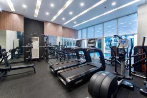 Fitness centrum a/nebo fitness zařízení v ubytování The Sphere Serviced Residences Managed by HII