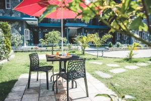 Jardín al aire libre en Hotel K2 Pokhara