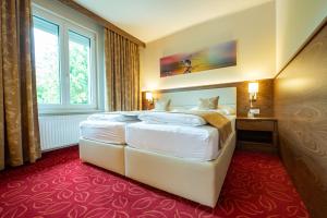 Un pat sau paturi într-o cameră la Hotel Beethoven