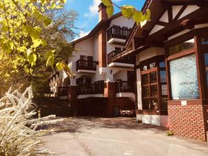 an exterior view of a building with balconies at 白樺湖榮園 in Chino