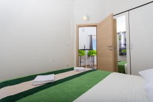 Postel nebo postele na pokoji v ubytování Apartmani Ferdi
