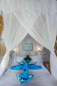A bed or beds in a room at Secret Point Huts