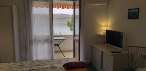Μια τηλεόραση ή/και κέντρο ψυχαγωγίας στο Villa Jaz