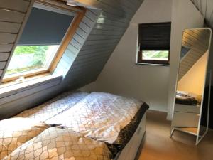 a bedroom with a bed in a attic at Schöne Ferienwohnung Altes Gebälk Fachwerkhaus in Bacharach