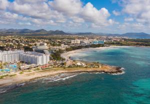 Vue panoramique sur l'établissement Hotel Palia Sa Coma Playa