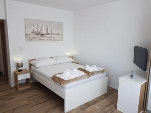 Postel nebo postele na pokoji v ubytování Apartments Mateo