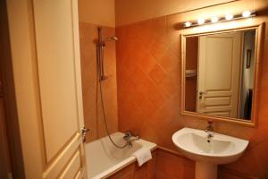 a bathroom with a sink and a mirror at EARL DOMAINES DELMAS in Parnac