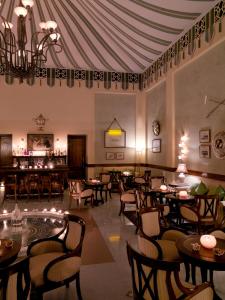 Un restaurant sau alt loc unde se poate mânca la Rambagh Palace