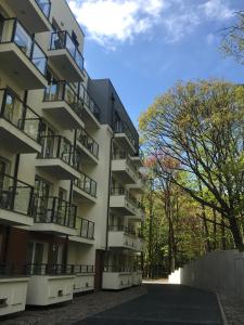 an apartment building with balconies on the side of it at Apartamenty Świnoujście - Wyspiańskiego 34e in Świnoujście