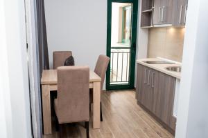 A kitchen or kitchenette at IPN APARTMENTs
