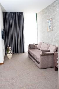 A seating area at IPN APARTMENTs