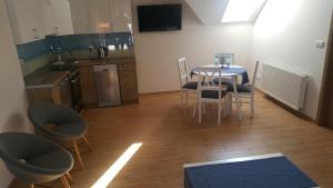 Kuchyňa alebo kuchynka v ubytovaní Apartamenty Kapitanskie