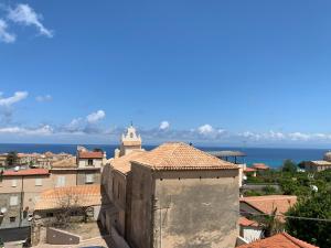 a view of a city with the ocean in the background at B&B Maestrale in Tropea