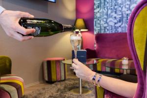 Afbeelding uit fotogalerij van The Originals City, Au Relais Saint-Éloi, Tours in Tours +26 foto's