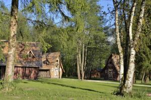 an old barn in the woods with trees at Cabanes d'Aiguebelette in Saint-Alban-de-Montbel