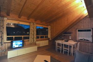 Albergo Diffuso Ravasclettoにあるテレビまたはエンターテインメントセンター
