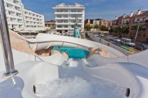 Бассейн в 30º Hotels - Hotel Pineda Splash или поблизости
