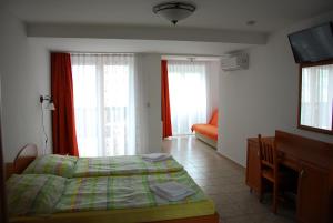 A bed or beds in a room at Rider Beach