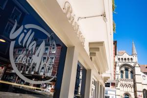 Galeriebild der Unterkunft BRIT HOTEL PRIVILEGE LISIEUX - La Villa des Arts in Lisieux