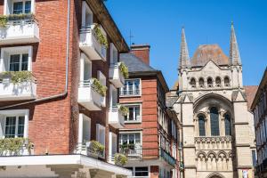 Galeriebild der Unterkunft BRIT HOTEL PRIVILEGE LISIEUX - La Villa des Arts in Lisieux