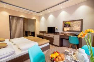 TV a/nebo společenská místnost v ubytování Hotel Viktor
