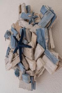 a wooden christmas tree made out of reclaimed wood at Villa Laura in Villaputzu +90 photos