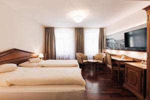 Postel nebo postele na pokoji v ubytování Hotel Weisser Bock