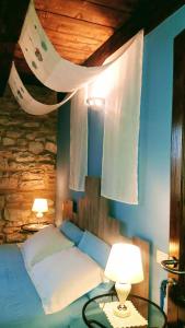 a bedroom with a bed and two tables with lamps at Agriturismo C&agrave; Sorci in Pergola