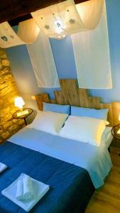 a bedroom with a large bed with two tables and two lamps at Agriturismo C&agrave; Sorci in Pergola