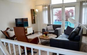 a living room with a couch and chairs at Grimaud 151 - Kustpark Village Scaldia in Hoofdplaat