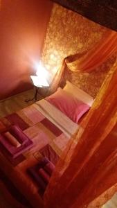 a room with a bed with a canopy at Agriturismo C&agrave; Sorci in Pergola