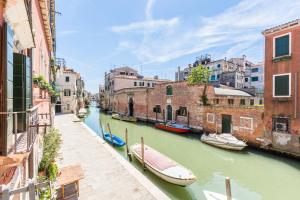 Afbeelding uit fotogalerij van Ca' Tintoretto Canal View in Venetië