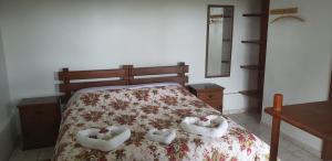 a bedroom with a bed with two baskets on it at Pousada Conquista do Paraíso in Alto Paraíso de Goiás