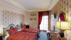 Hotel Mirto tesisinde bir odada yatak veya yataklar