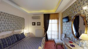 Rúm í herbergi á Hotel Mirto