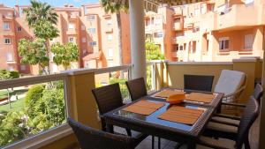 Rõdu või terrass majutusasutuses LA CALETA - Cabo Roig - Apartamentos de Lujo
