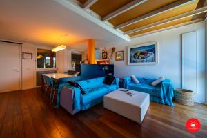 a living room with blue couches and a table at La Casa dagli Occhi Blu in Portovenere