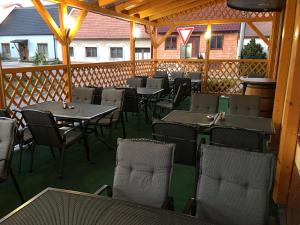Restoran või mõni muu söögikoht majutusasutuses Hotel Ryšavý