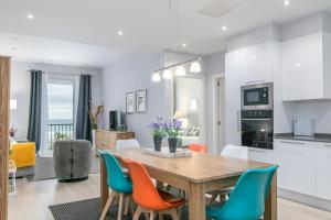 Kuchyň nebo kuchyňský kout v ubytování Zurriola Suites2 by Forever Rentals